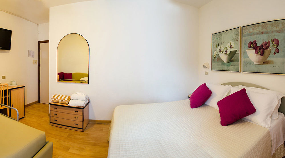 Mona Lisa Hotel Cattolica Esterno foto